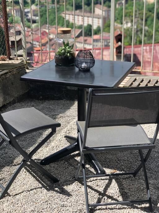 Charmant Logement & Terrasse Au Centre Historique Сен-Клод Екстериор снимка